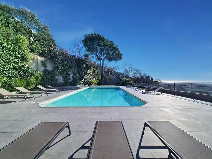 Location de vacances pour 11 personnes, avec piscine ainsi que vue et terrasse, animaux acceptés à Aspremont - 2