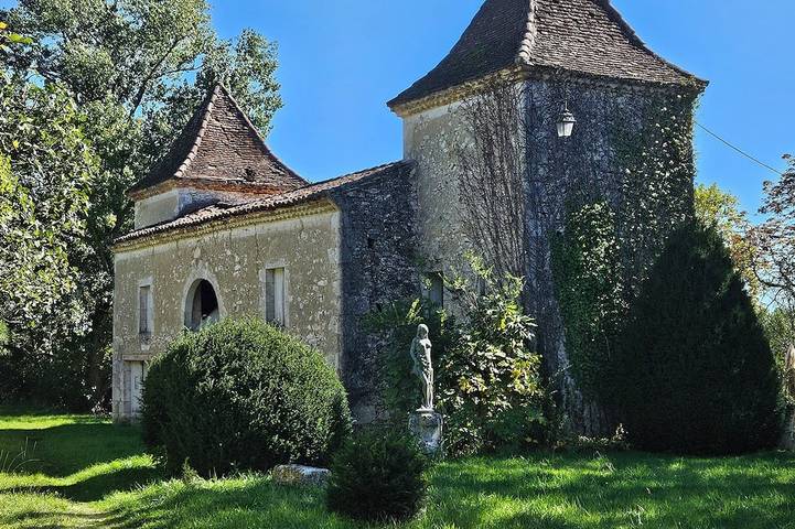 Location de vacances pour 9 personnes, avec jardin et piscine, animaux acceptés à Touget