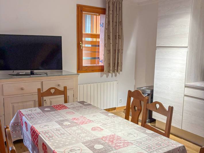 Gîte pour 6 personnes, avec balcon dans Office De Tourisme De Notre Dame De Bellecombe - 4