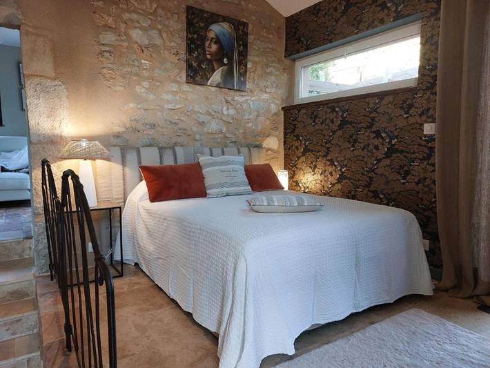 Gîte pour 2 personnes, avec Jacuzzi et Terrasse ainsi que Jardin et Piscine à Bruniquel