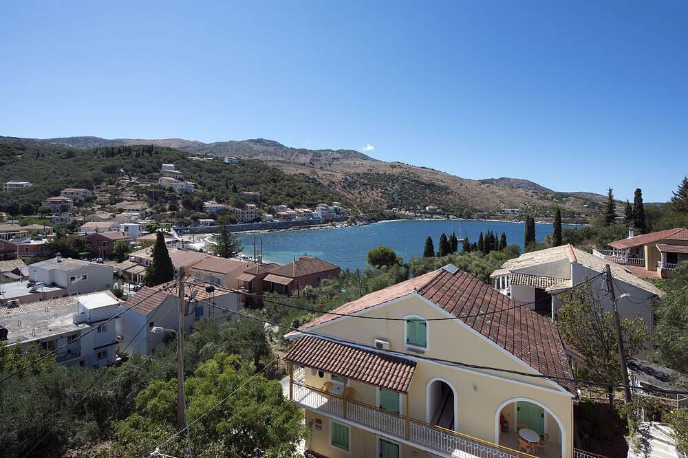 Close to the beach, spacious one-bedroom apartment with sea views. in Kassiopi, Corfu