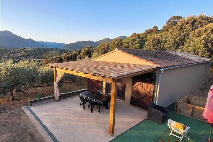 Location de vacances pour 4 personnes, avec jardin et balcon à Sainte-Lucie-de-Tallano