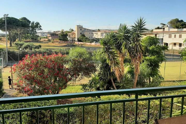 Appartamento vacanze per 4 persone, con giardino e balcone nonché piscina, adatto a famiglie con bambini - 1