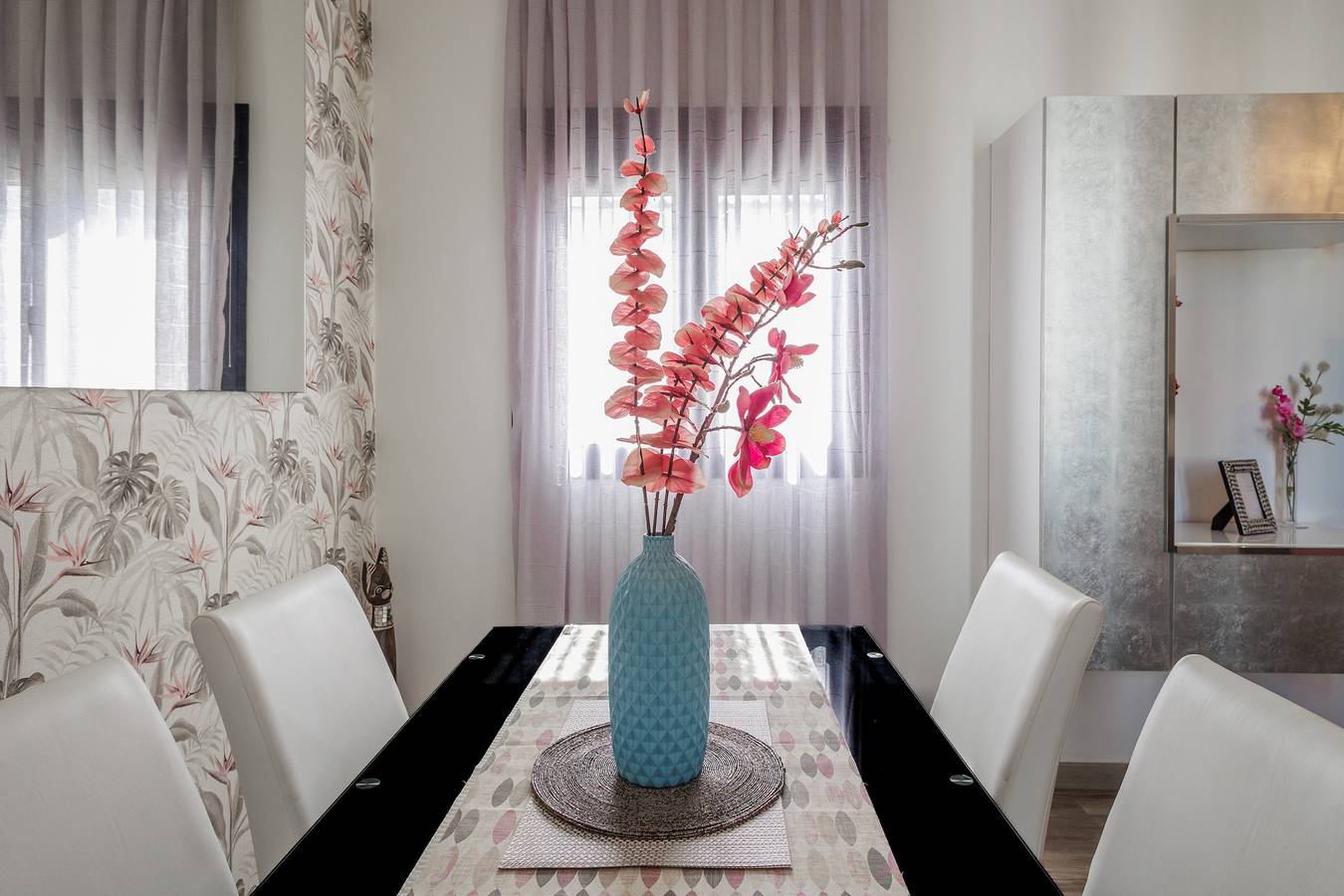 Ganze Wohnung, Apartment 'Gran Plaza Luminoso' mit Balkon, Wlan und Klimaanlage in Nervión, Sevilla