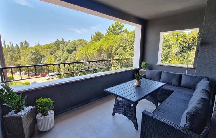 Appartamento per 4 persone, con giardino e balcone a Rovigno