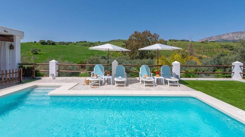 Casa rural para 10 personas, con terraza además de jardín y piscina en Villanueva de la Concepción