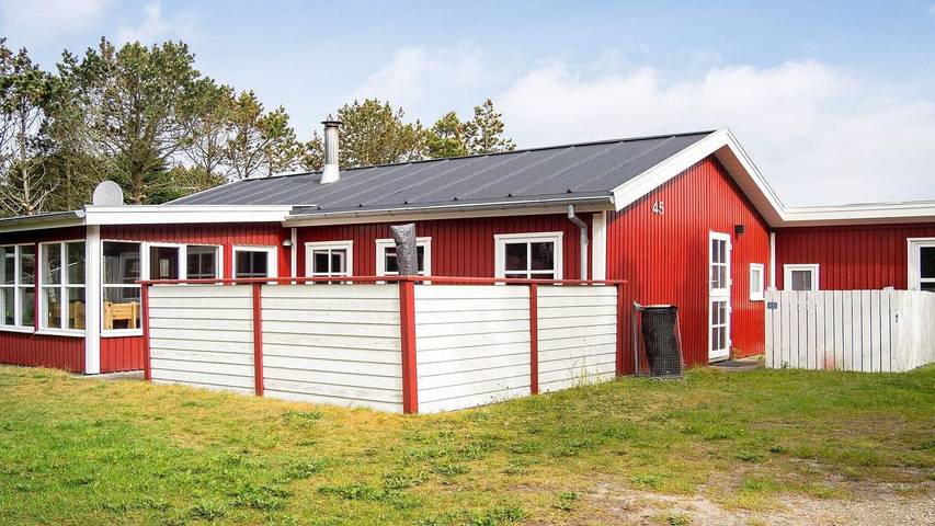 Ferieudlejning for 7 personer, med sauna og terrasse, husdyr tilladt i Vorupør