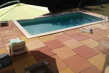 Gîte pour 3 personnes, avec piscine à Gargas