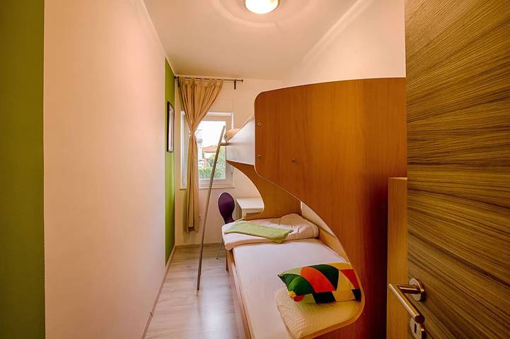 Ganze Wohnung, Krk Stadt! 200m Promenade!!Romantic house Vilaveja ,small pool.. in Krk Stadt, Krk