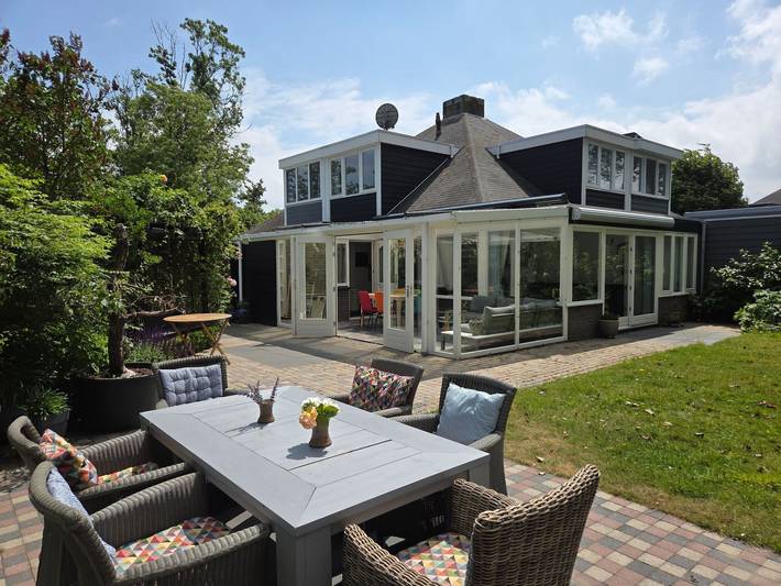 Ferienhaus für 6 Personen, mit Pool und Garten sowie Terrasse