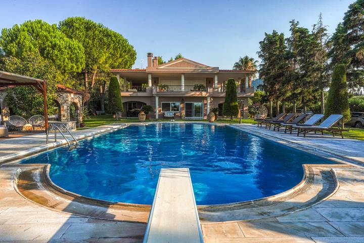 Villa per 14 persone, con piscina e terrazza ad Eubea