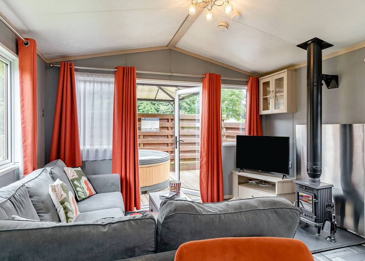 Peak Luxury Lodge Pet Friendly in Staffordshire