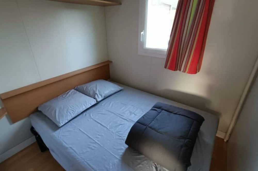 Mobile home for 4 with terrace in Saint-Geniez-d'Olt in Saint-Geniez-d'Olt-et-d'Aubrac, Parc naturel régional de l'Aubrac