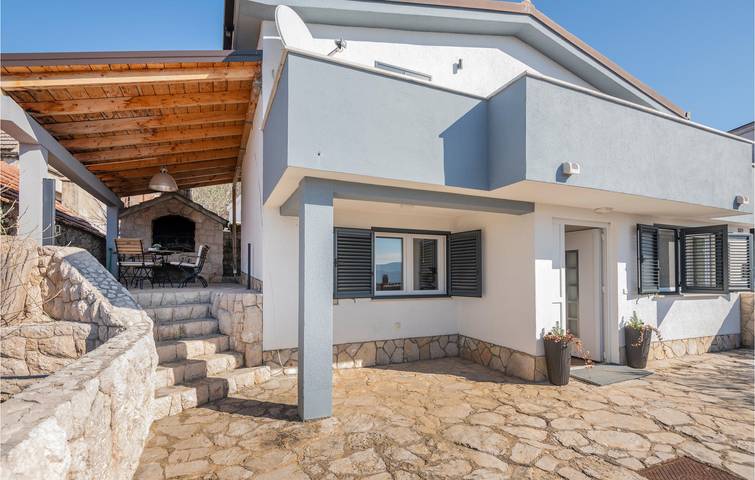 Geräumige 2-Zimmer-Wohnung mit Pool, Parkplatz und Terrasse in Imotski, Makarska Riviera