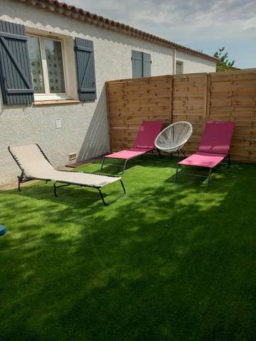 Gîte pour 4 personnes, avec jardin à Servian