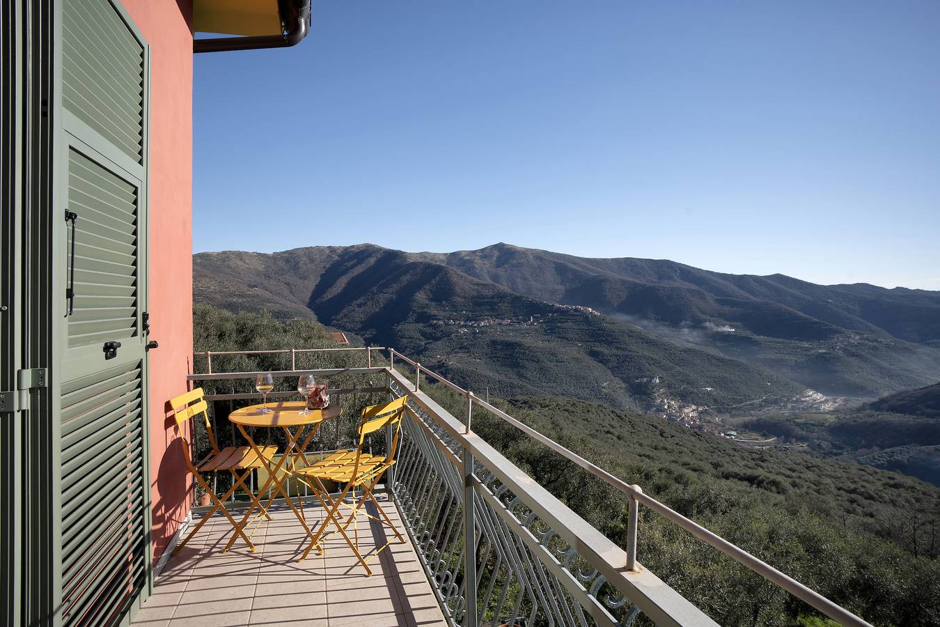 Farmhouse 'Il Nido Tra Gli Ulivi' with Sea View, Wi-Fi and Air Conditioning in Lucinasco, Riviera di Ponente