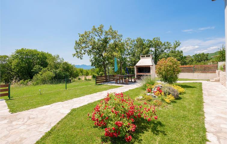 Schickes Apartment mit 2 Schlafzimmern, Pool, WLAN und Terrasse in Dalmatinisches Zagora