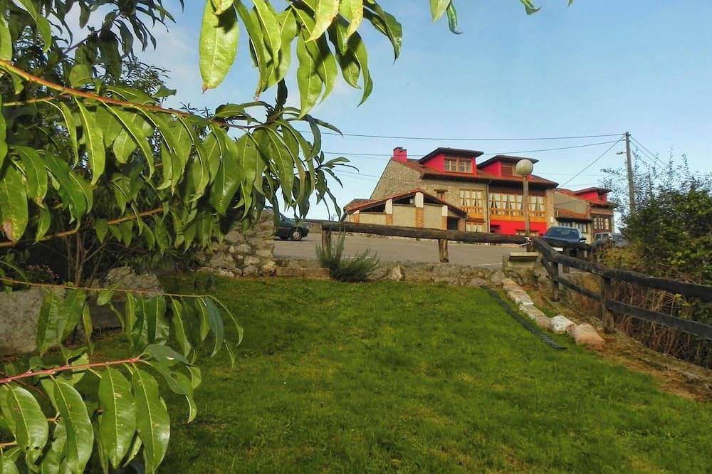 Entire apartment, Homerez - Apartment in Llanes, mountain view. in Llanes, Costa Verde (Spain)