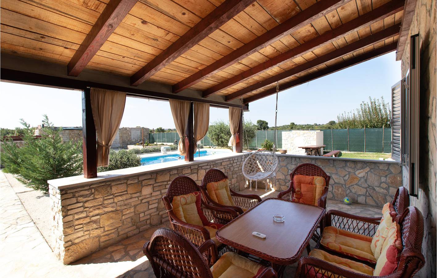 Charmante 65 m² große Wohnung mit Pool, Terrasse und WLAN in Zadar