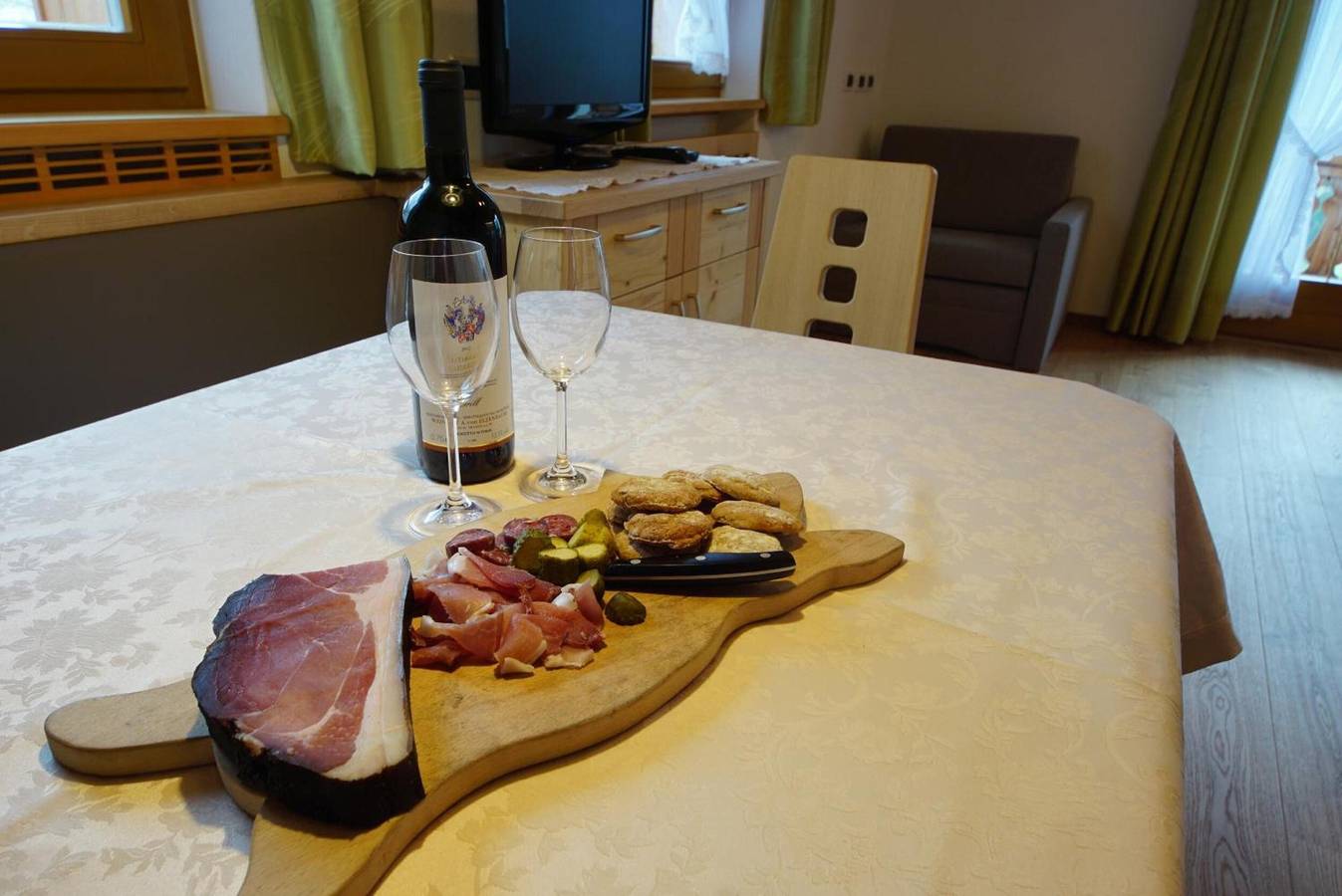 Ganze Wohnung, Apartment 'Agriturismo Grones' mit Bergblick, Gemeinschaftsterrasse und Wlan in Campill, St. Martin in Thurn