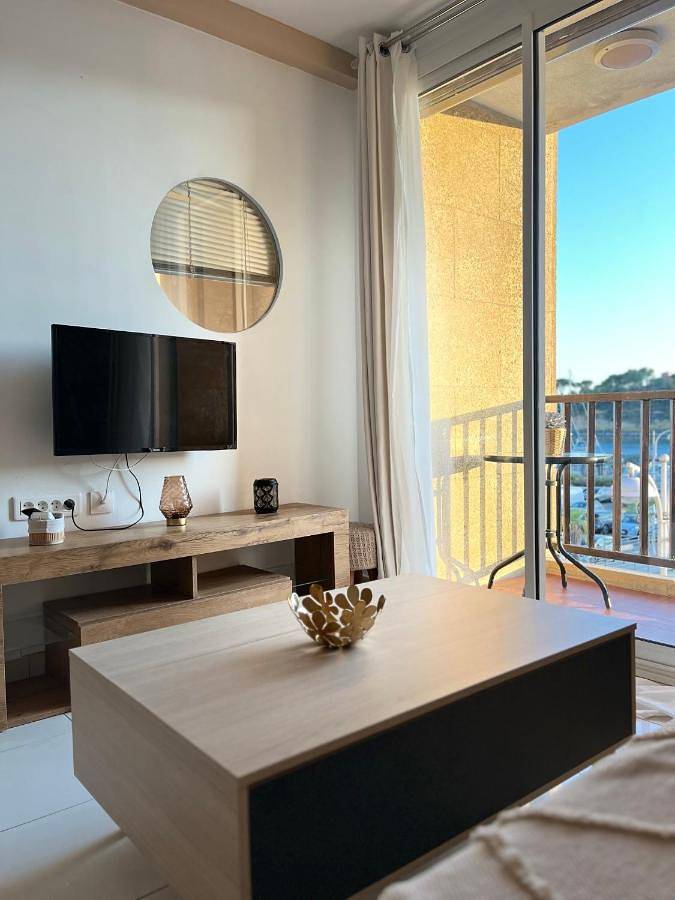 Gîte pour 4 personnes, avec terrasse et vue dans Port De Carry - 3