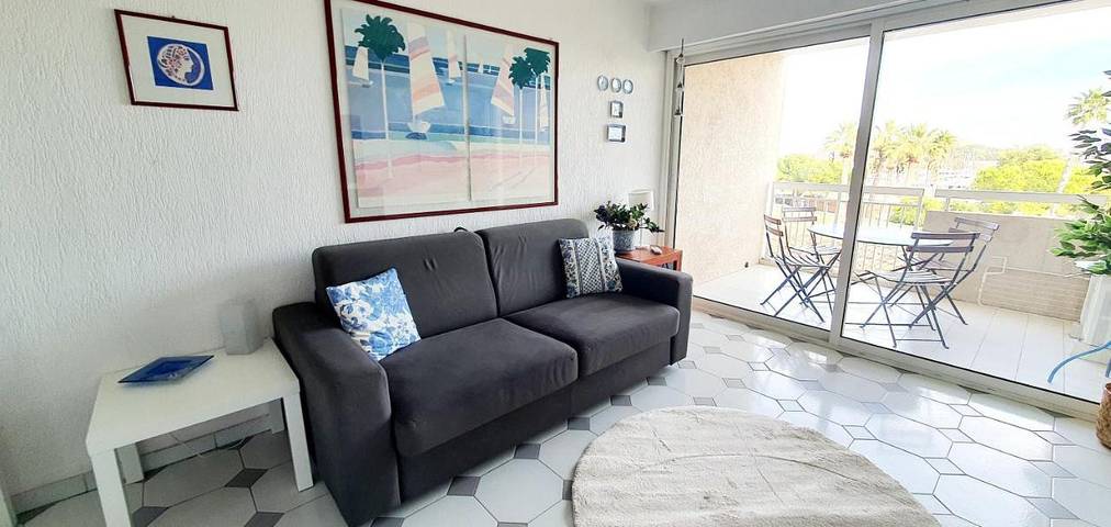 Gîte pour 4 personnes, avec terrasse et vue dans Gare D Antibes - 4