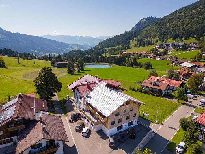 Apartamento para 2 personas, con jardín y vistas además de piscina y sauna en Oberjoch