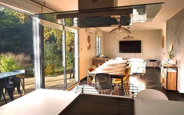 Location de vacances pour 7 personnes, avec jacuzzi ainsi que jardin et piscine, adapté aux familles à Sauzet - 2