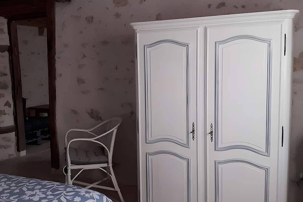 Holiday Home 'Gîte La Petite Maison' with Wi-Fi in Huisseau-sur-Cosson, Blois region