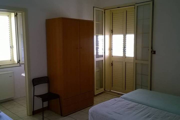 Chambre 6 lits en gestion autonome avec salle de bain privée in Marina di Montenero, Montenero di Bisaccia