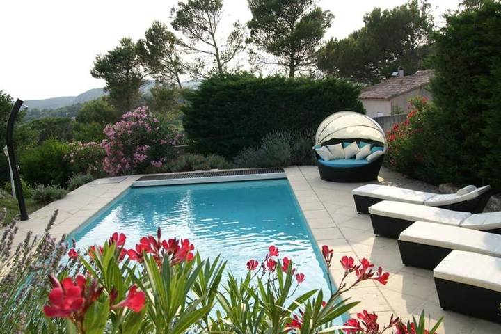 Villa pour 8 personnes, avec vue ainsi que piscine et jardin, animaux acceptés