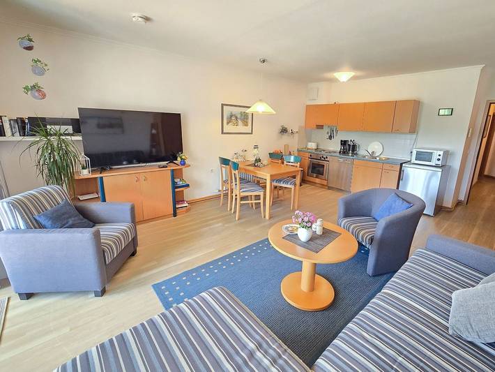 Ganze Wohnung, Komfort Ferienwohnung mit 1 Schlafzimmer und Terrasse im Erdgeschoss in Ostseebad Binz, Binz