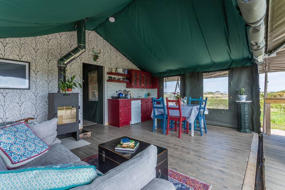 Wild Atlantic Way Connemara luxury safari-tent glamping with outdoor hot bath. in Connemara