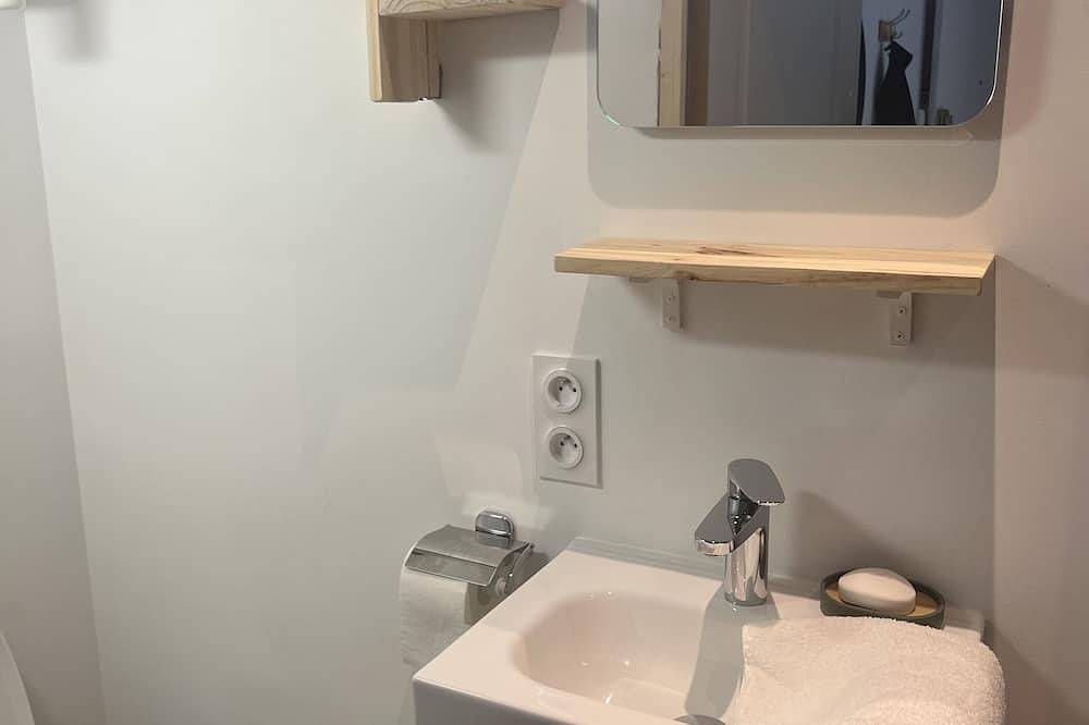 Entire apartment, Le Bjorn - Cosy T1 refurbished - Centre in Niort, Niort region