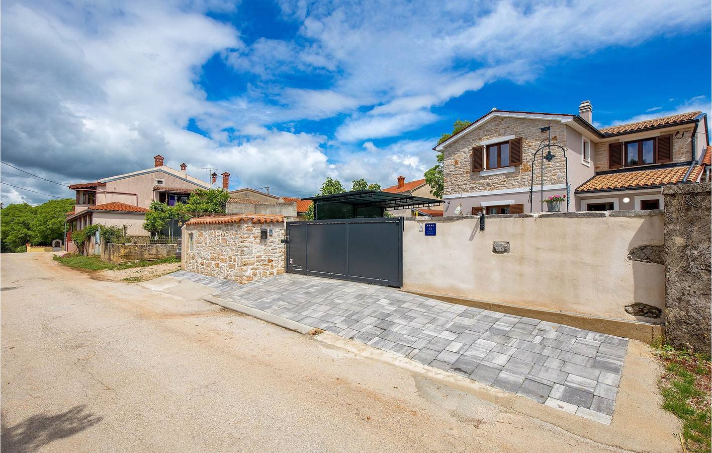 Reizende 2-Zimmer-Wohnung mit Pool, WLAN und in der Nähe der Küste und des Stadtzentrums in Marčana, Südküste Istrien
