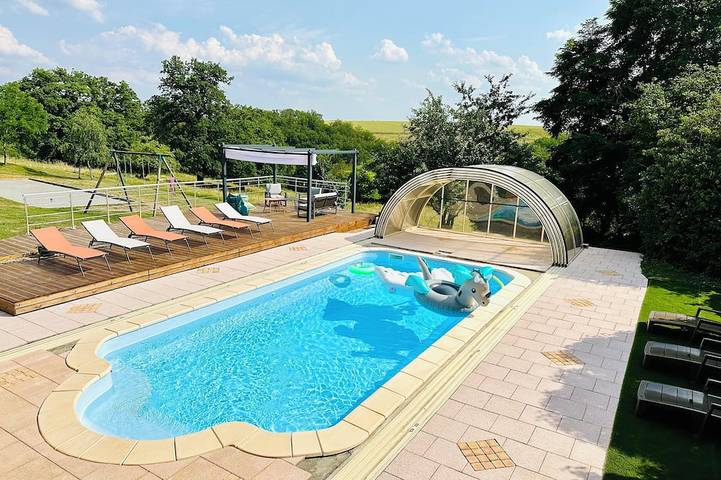 Maison de vacances pour 25 personnes, avec jardin ainsi que jacuzzi et terrasse