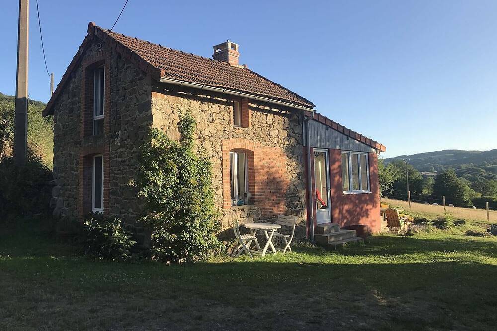 Petite maison de campagne, vue superbe, Le Peyroux, Teilhet in Teilhet, Puy-de-Dôme