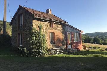 Gîte pour 2 personnes, avec terrasse à Teilhet
