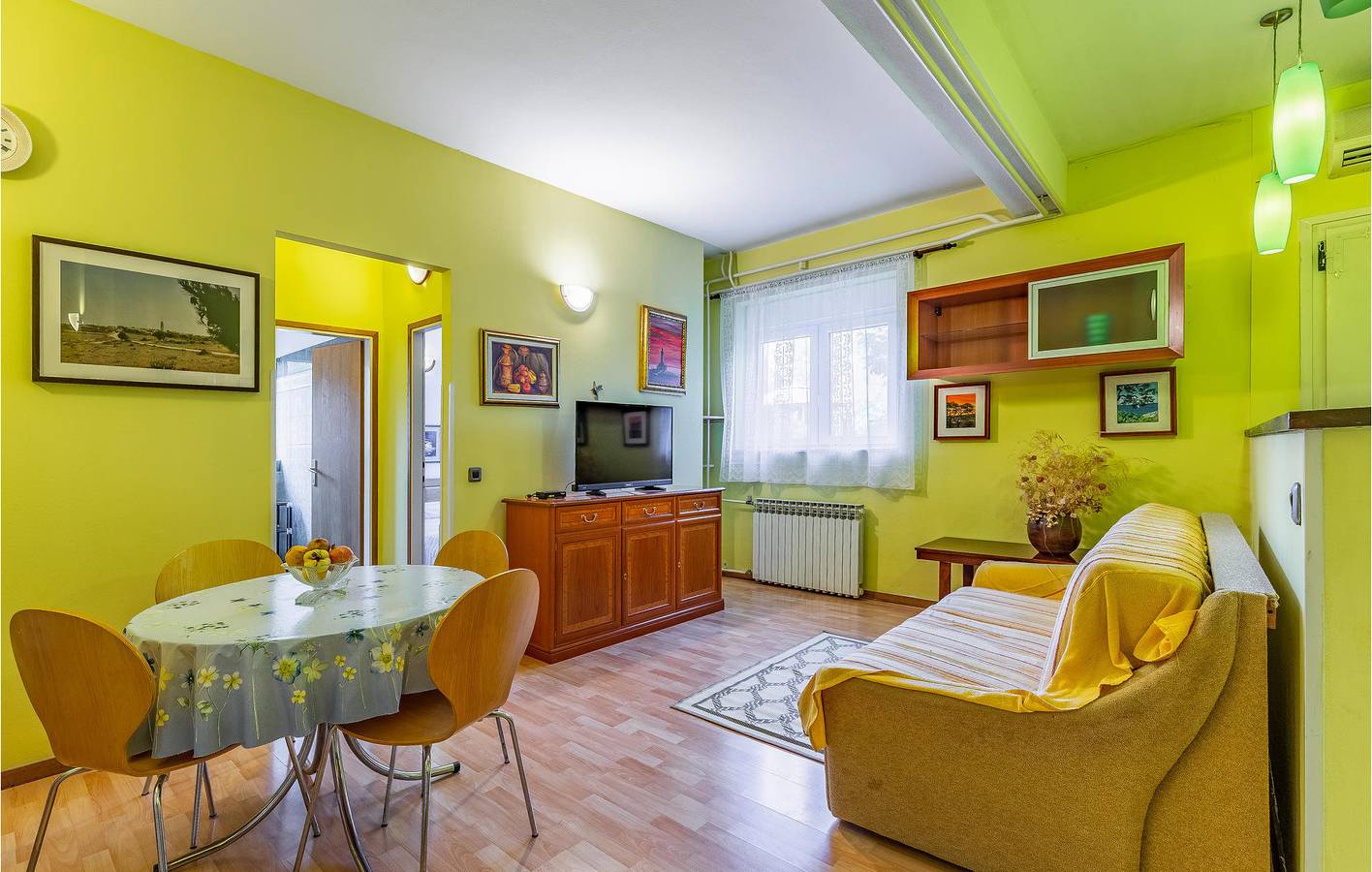 Entire holiday apartment, Charming 1-Bedroom Apartment with Terrace, 700m to Bijela Beach in Premantura, Southcoast Istria