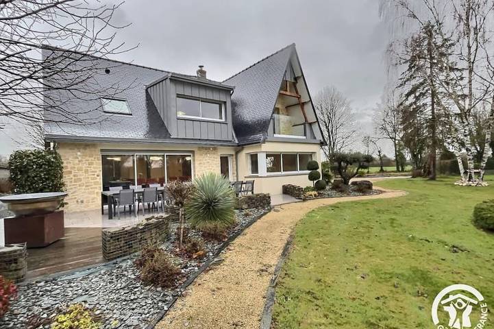 Location de vacances pour 15 personnes, avec jardin et terrasse dans Rannée