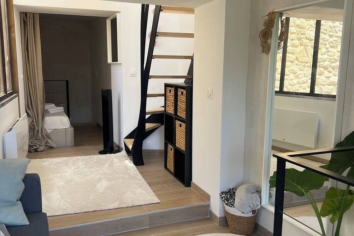 Gîte pour 4 personnes, avec terrasse à Saint-Martin-de-Castillon - 2