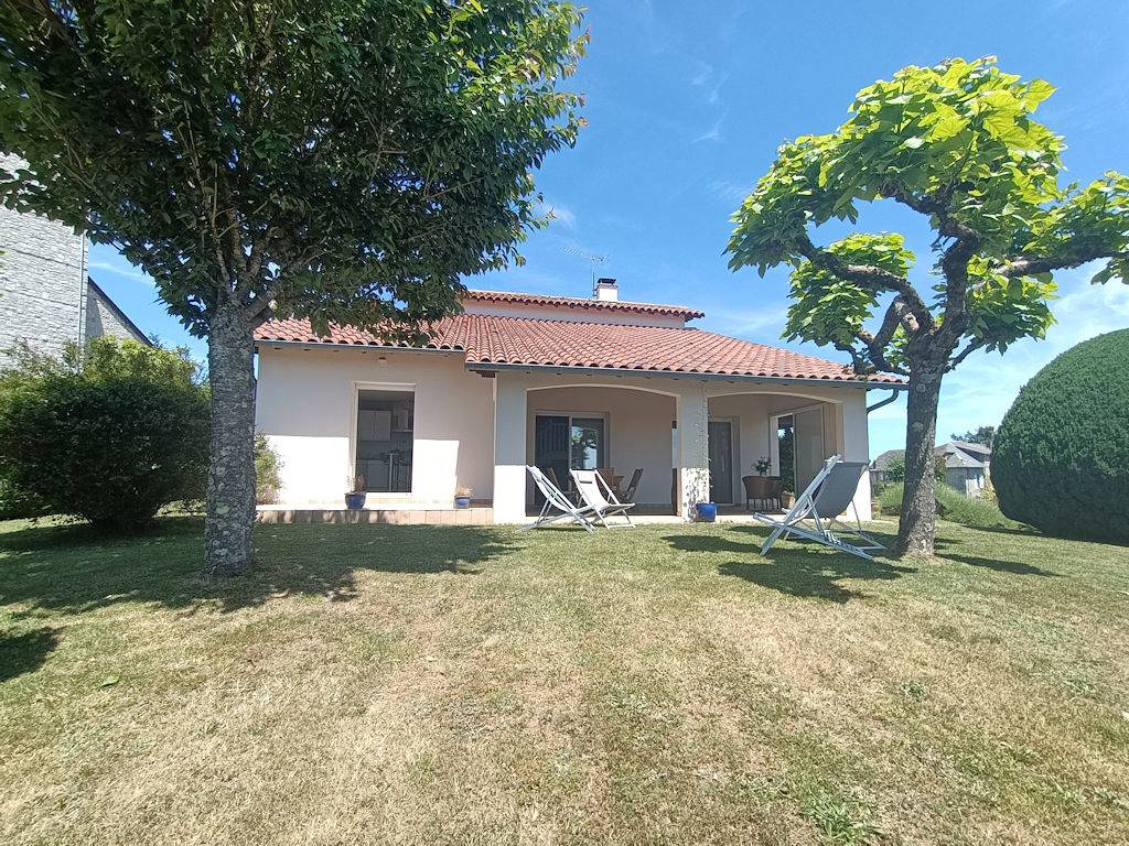Villa spacieuse, agréable avec jardin proche Aurillac in Le Rouget, Région d'Aurillac