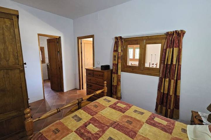Appartement entier, Spacious, cozy and family-friendly apartment above Lake Iznajar in Rute, Sierras Subbéticas