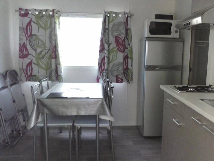 Camping La Résidence d'été - Mobilheim 6 personen - Cottage "La petite tribu" - 26 m² - 2 Zimmer - 6 pers - Plancha in Saint-Remèze, Privas