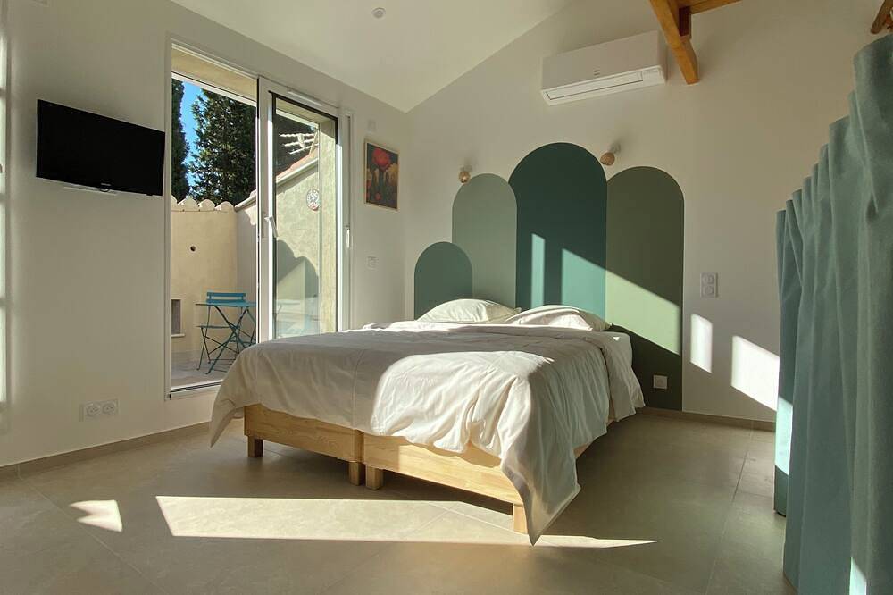 Entire apartment, L'appart Terrasse in Belgentier, Toulon region