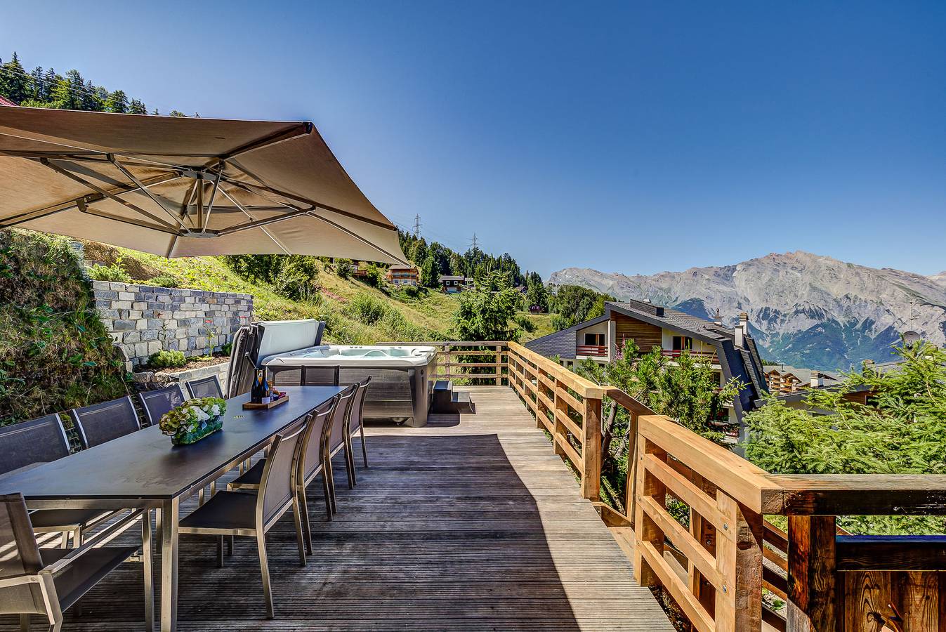 Chalet Chalet le Grand Ours - Jacuzzi Sauna Views Ski-In Ski-Out in La Tzoumaz, Riddes