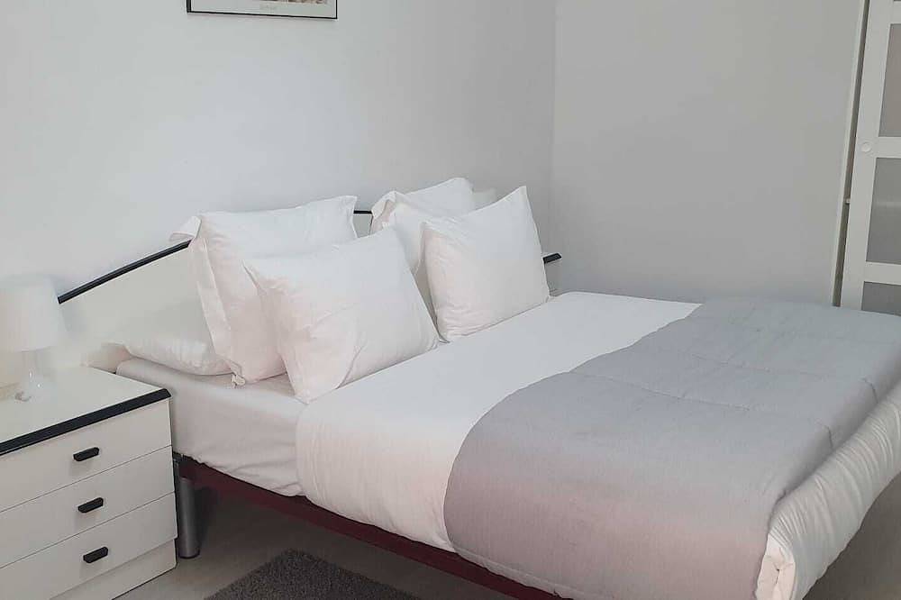Entire apartment, B. O.D Apartaments Collblanc Zone Camp Nou in Hospitalet de Llobregat, l'Hospitalet de Llobregat