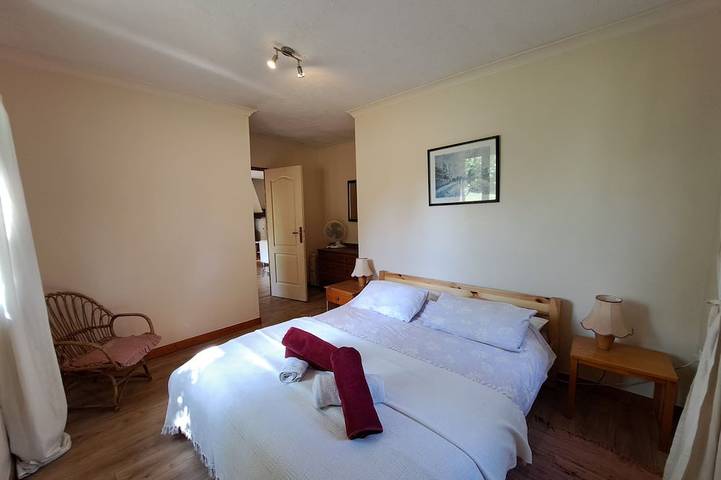 Location de vacances pour 6 personnes, avec jardin ainsi que piscine et terrasse à Saint-Pierre-de-Juillers - 2