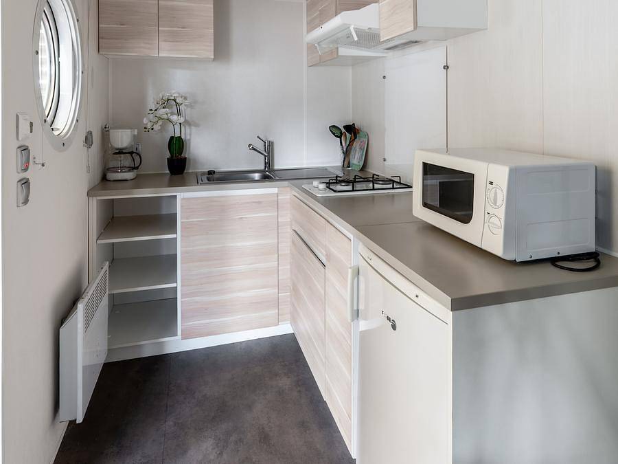 Camping Oléron Saint Tro'Park - Mobilheim 2 personen - Mobilheim Confort 18,60 m² (1 Zimmer) + halbüberdachte Holzterrasse in Saint-Trojan-les-Bains, Côte de Beauté