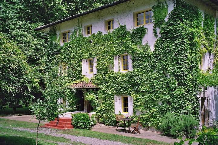 Location de vacances pour 9 personnes, avec Terrasse et Jardin à Bardos